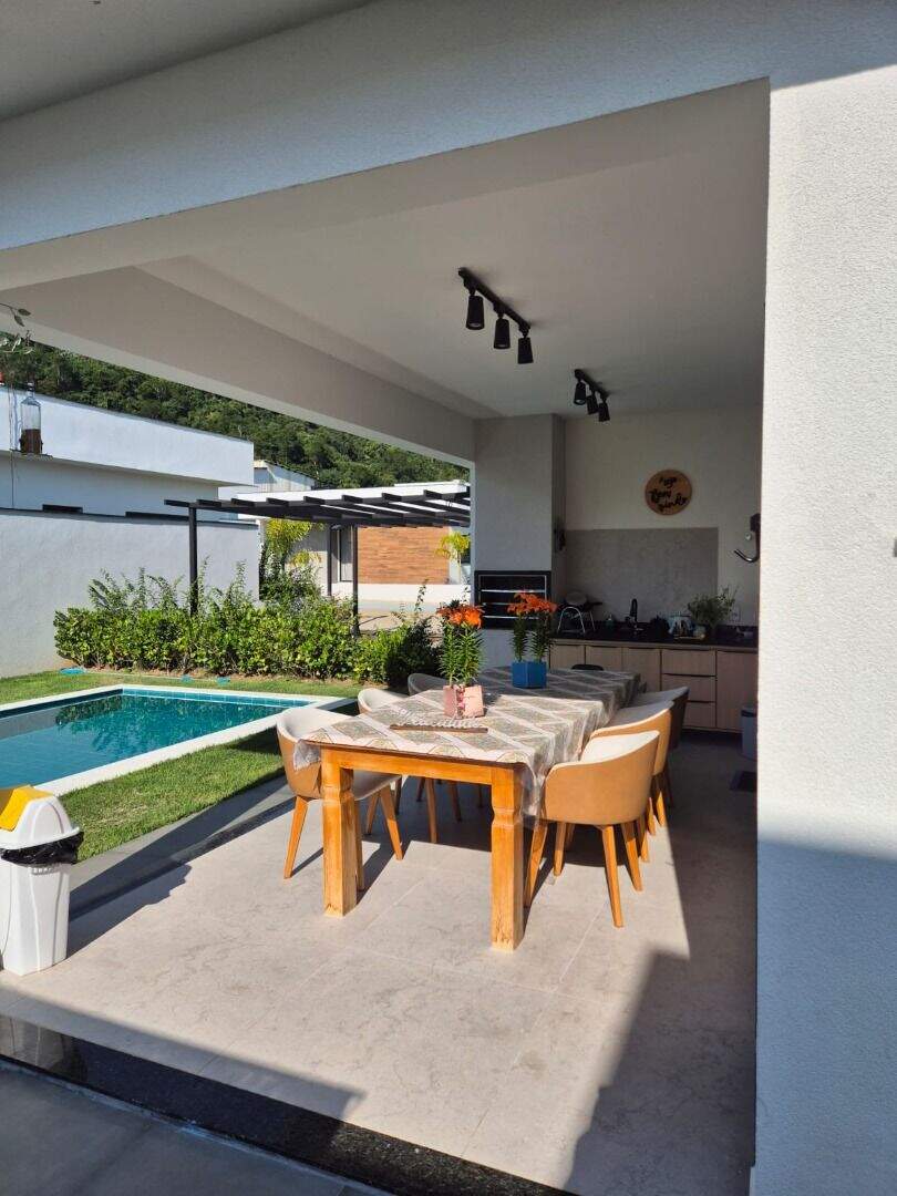 Casa para aluguel no Itapema: 