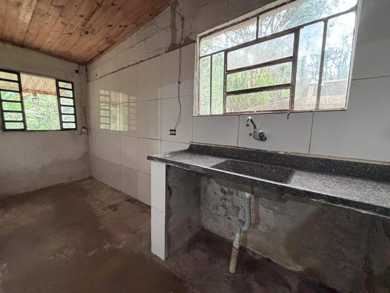 Casa para aluguel no Freguesia da Escada: 