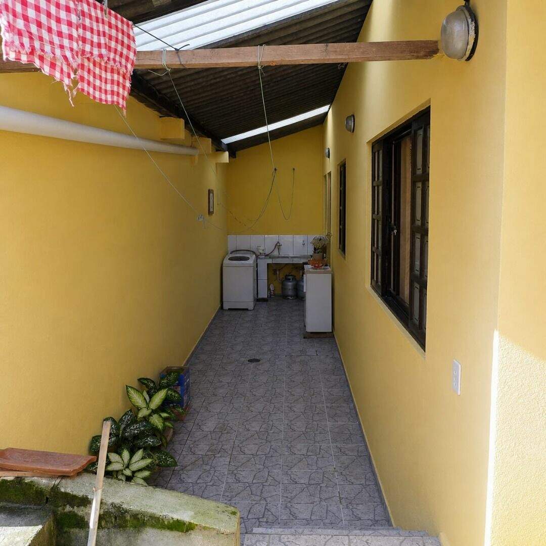 Casa para aluguel no Vale dos Eucaliptos: 