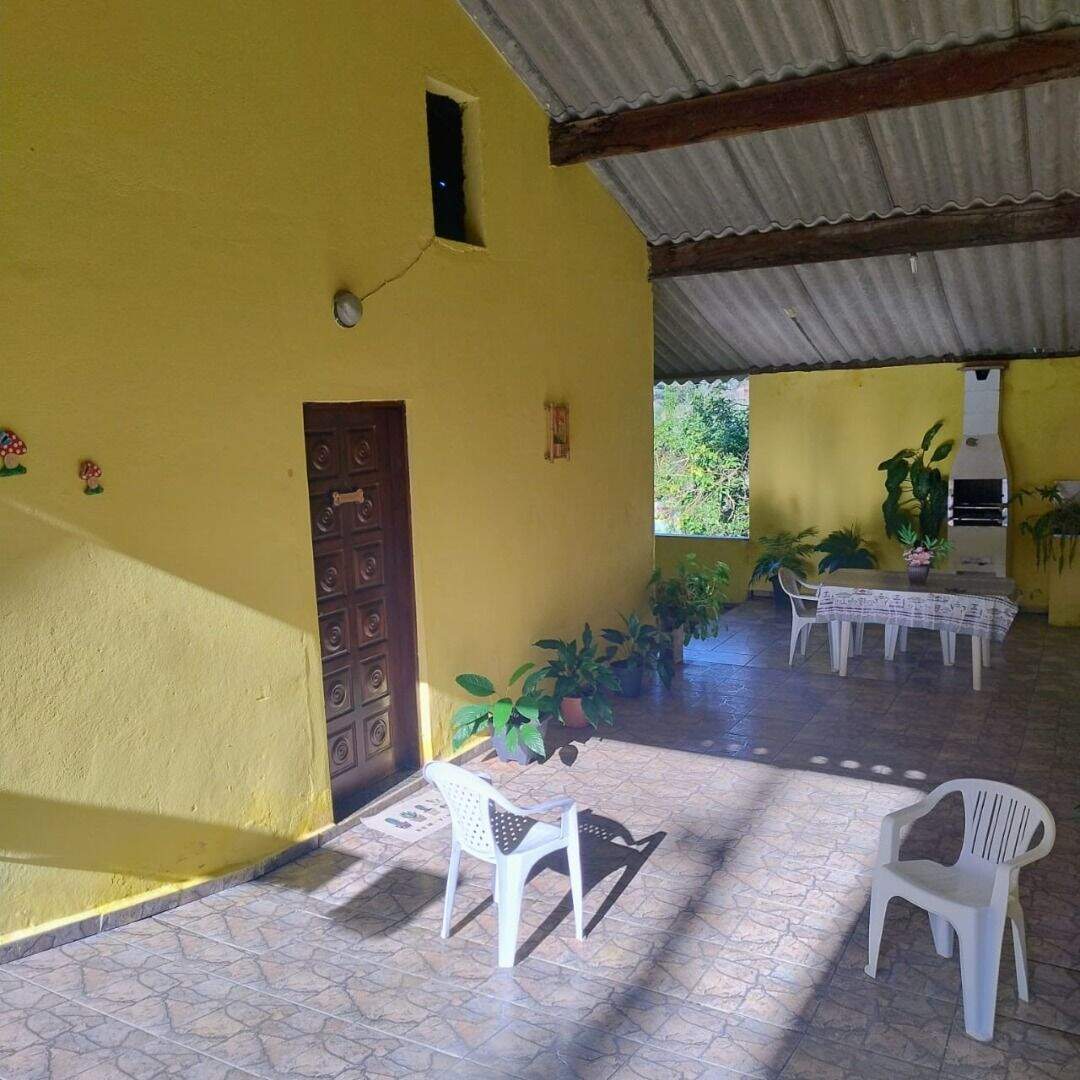 Casa para aluguel no Vale dos Eucaliptos: 