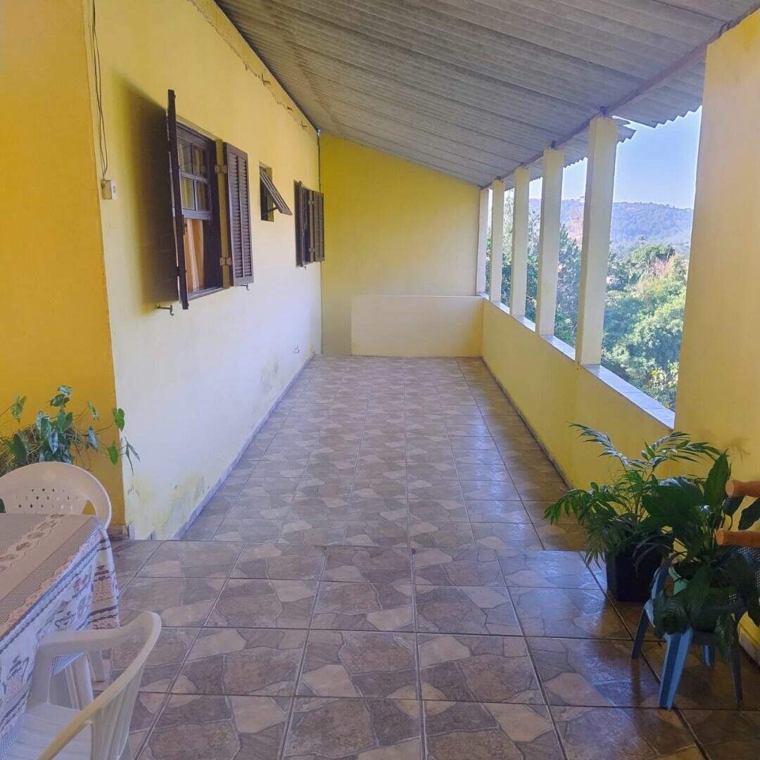 Casa para aluguel no Vale dos Eucaliptos: 