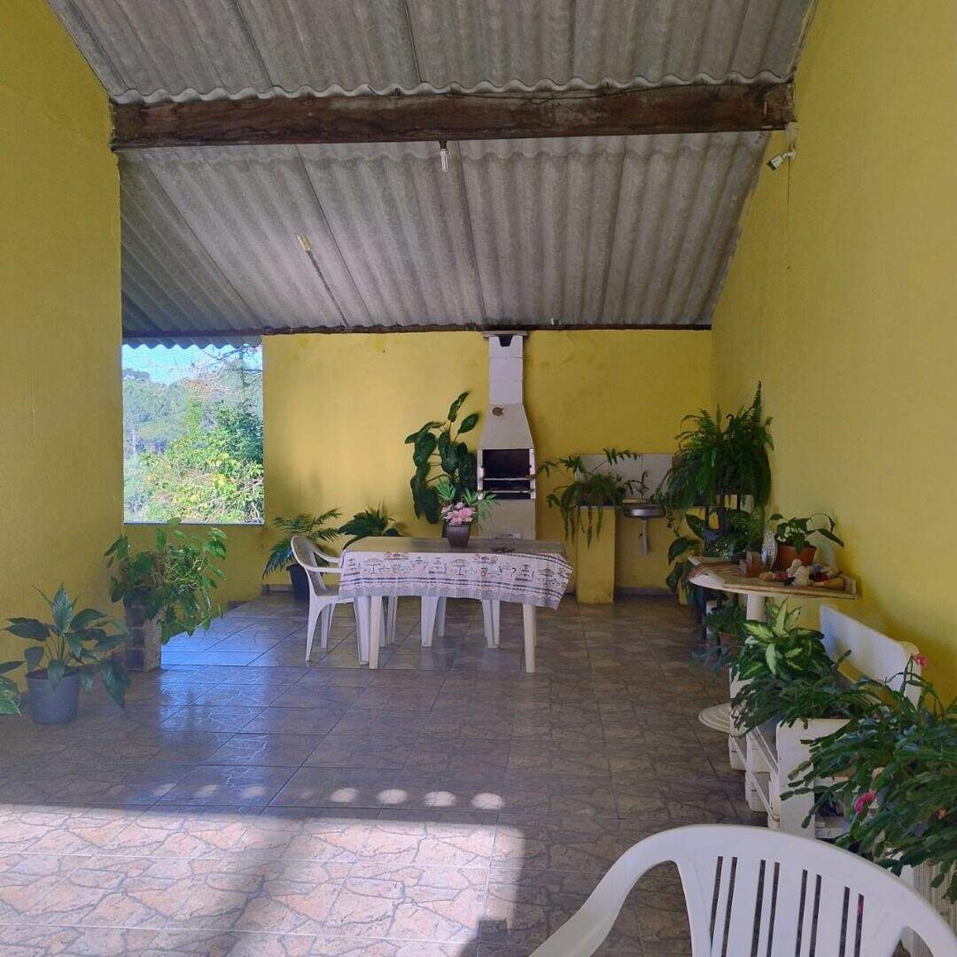 Casa para aluguel no Vale dos Eucaliptos: 