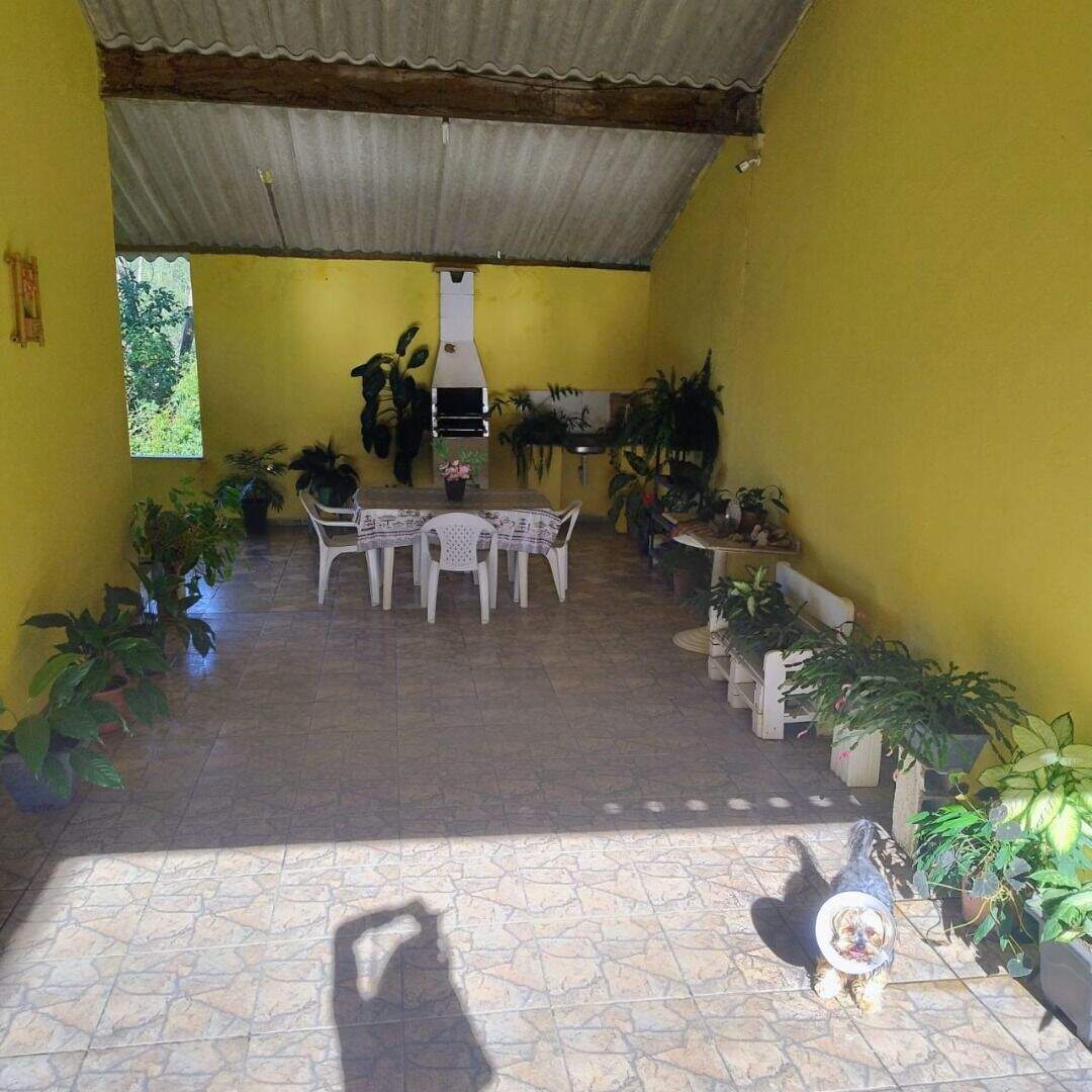 Casa para aluguel no Vale dos Eucaliptos: 