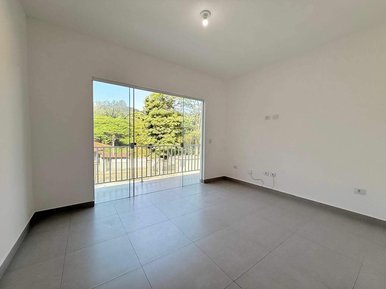 Apartamento para aluguel no Freguesia da Escada: 