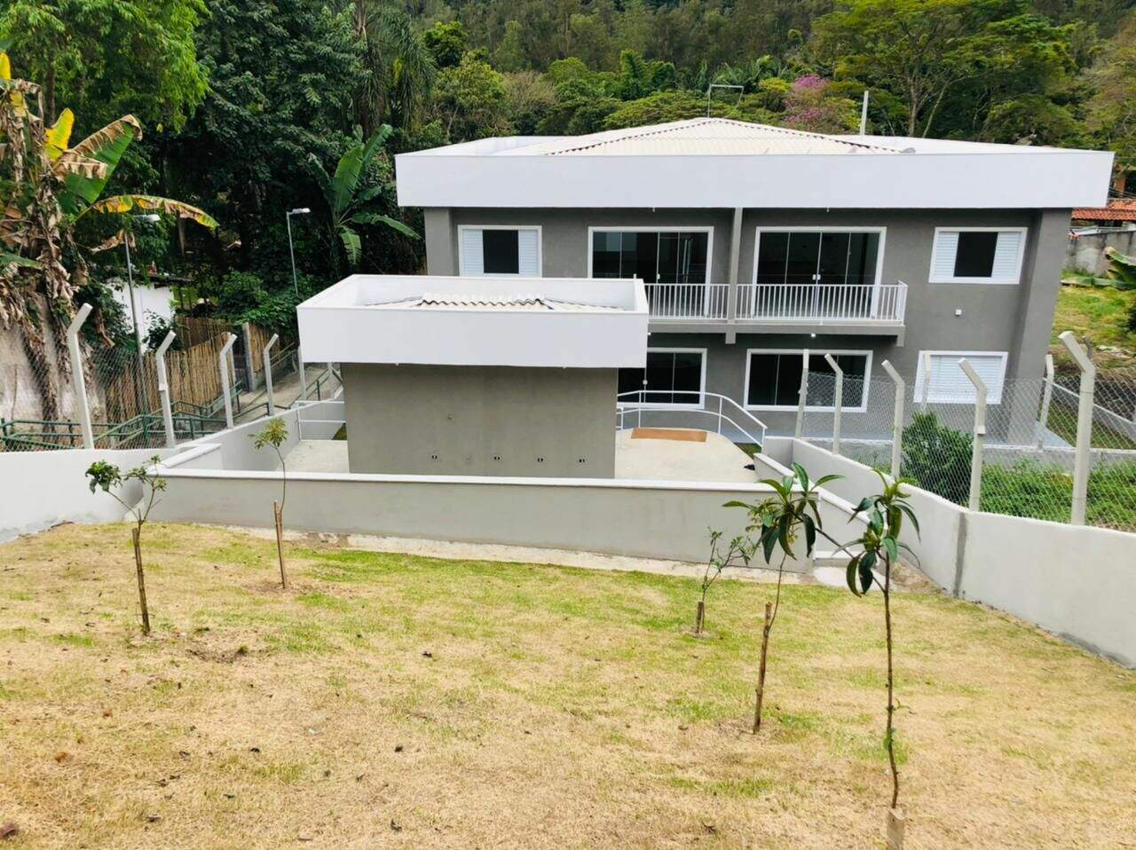 Apartamento para aluguel no Freguesia da Escada: 