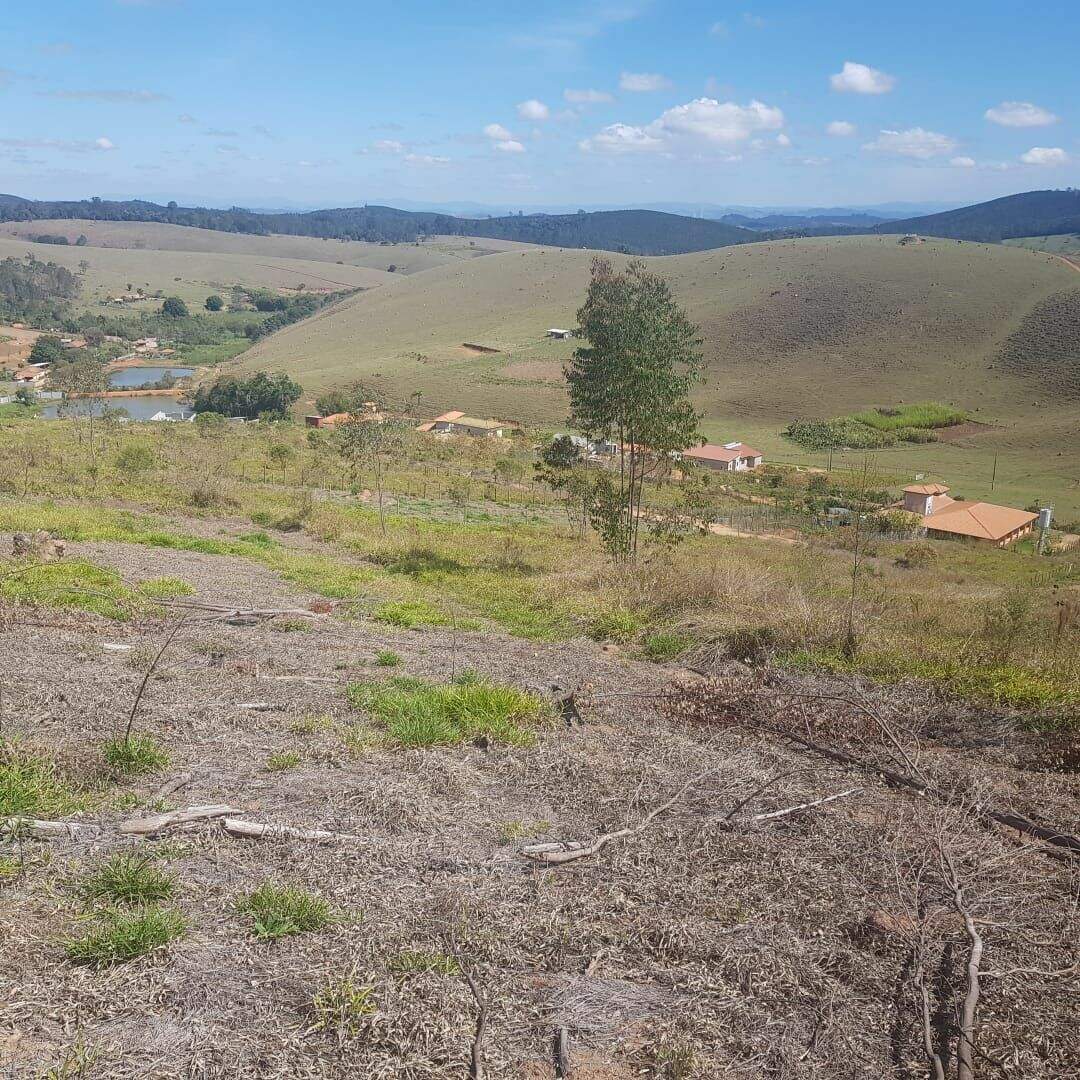 Terreno à venda no Freguesia da Escada: 