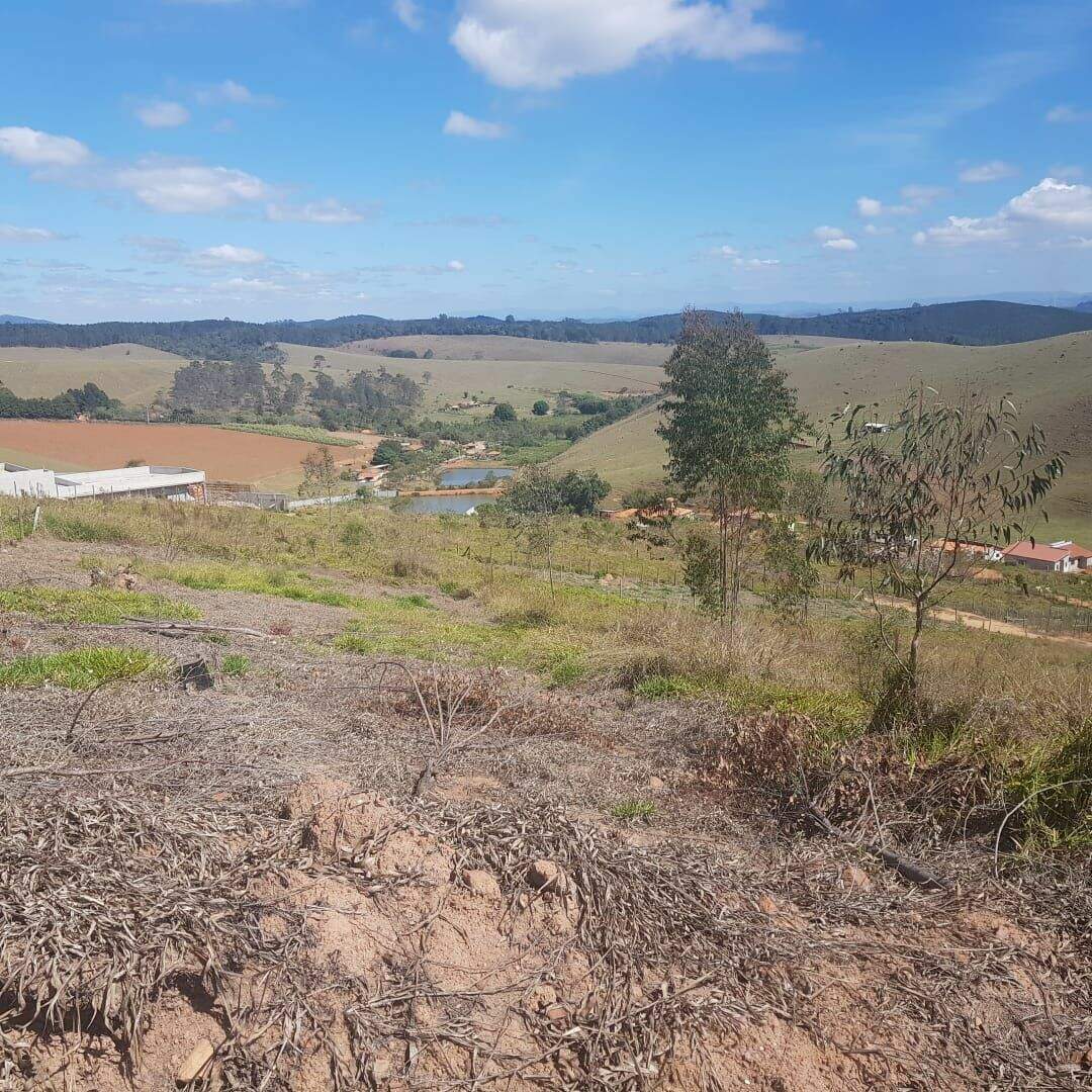 Terreno à venda no Freguesia da Escada: 