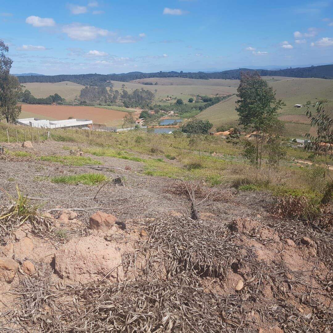 Terreno à venda no Freguesia da Escada: 