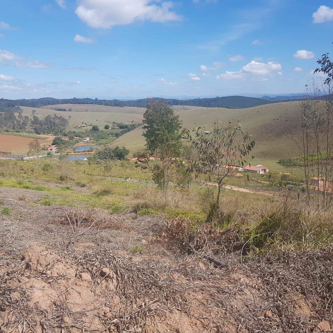 Terreno à venda no Freguesia da Escada: 