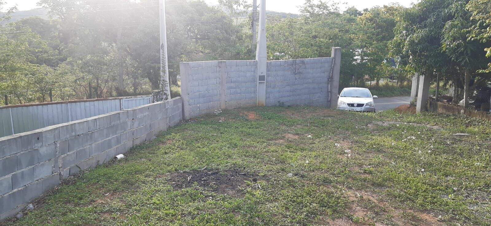 Terreno à venda no Freguesia da Escada: 