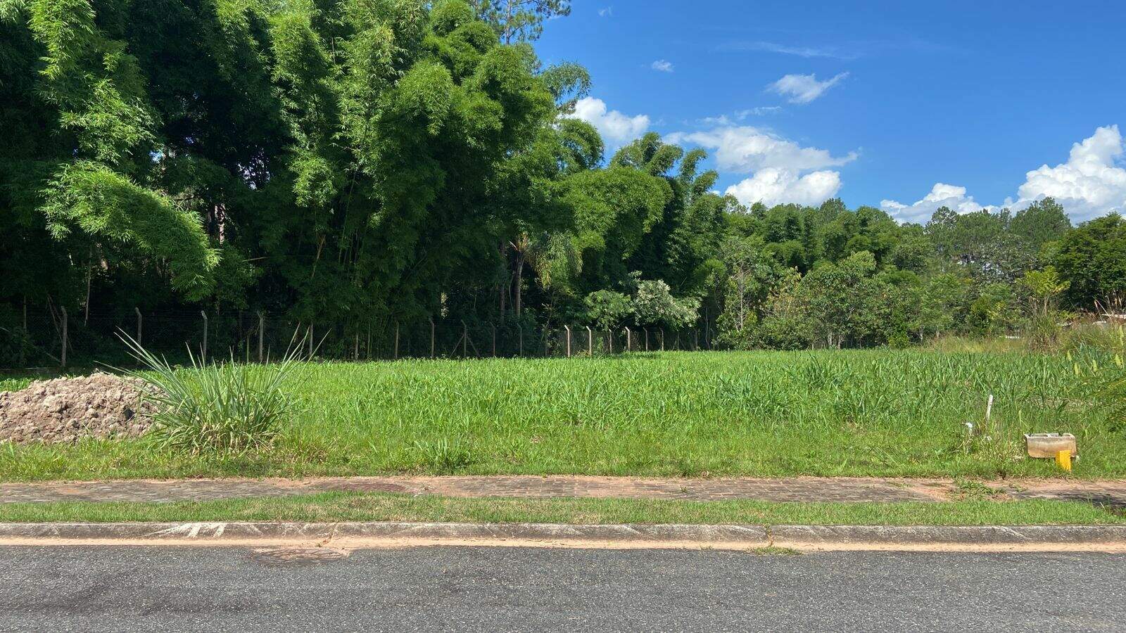 Terreno à venda no Recanto da Cachoeira: 