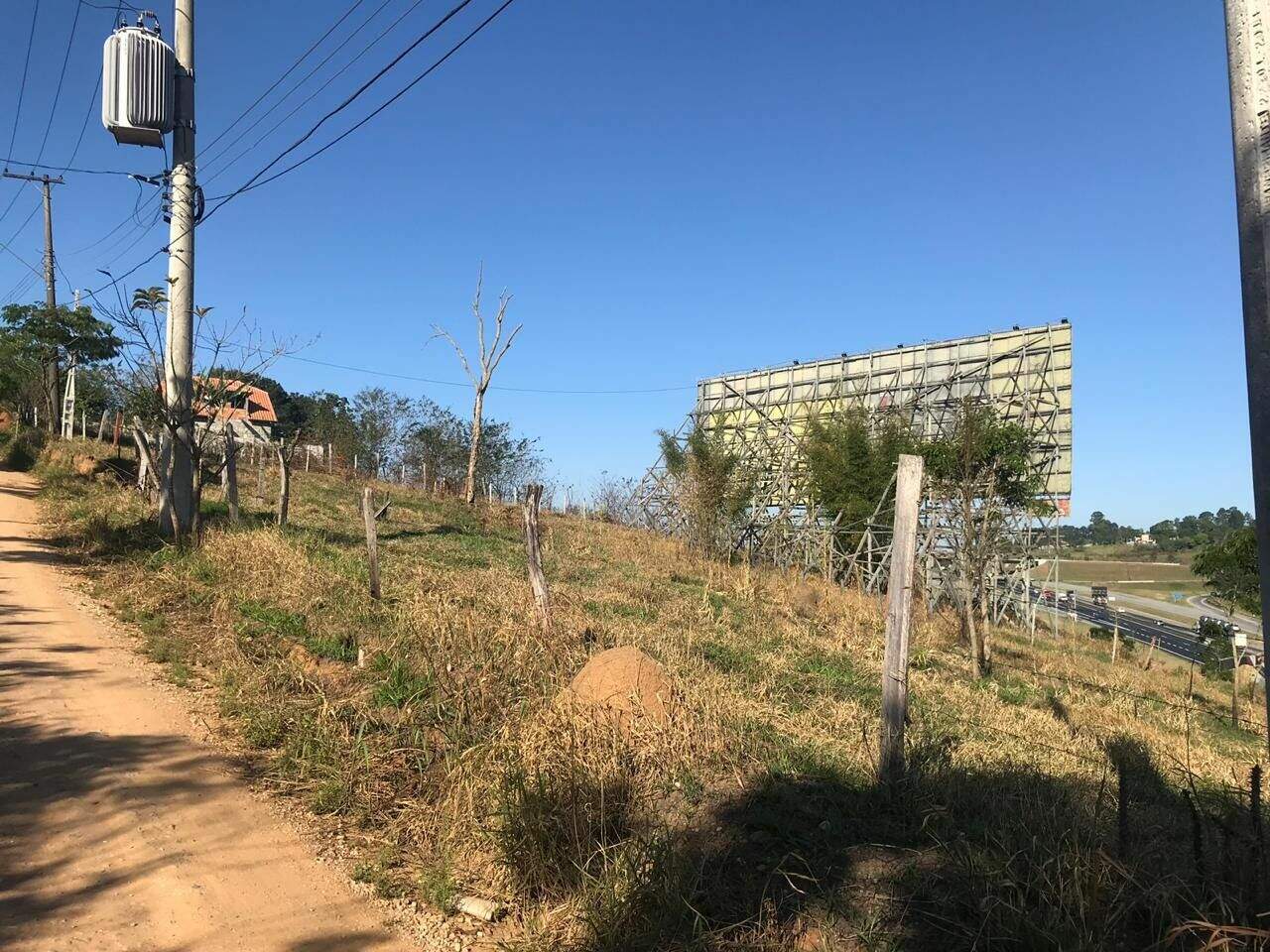 Terreno à venda no Chácaras Santa Maria: 