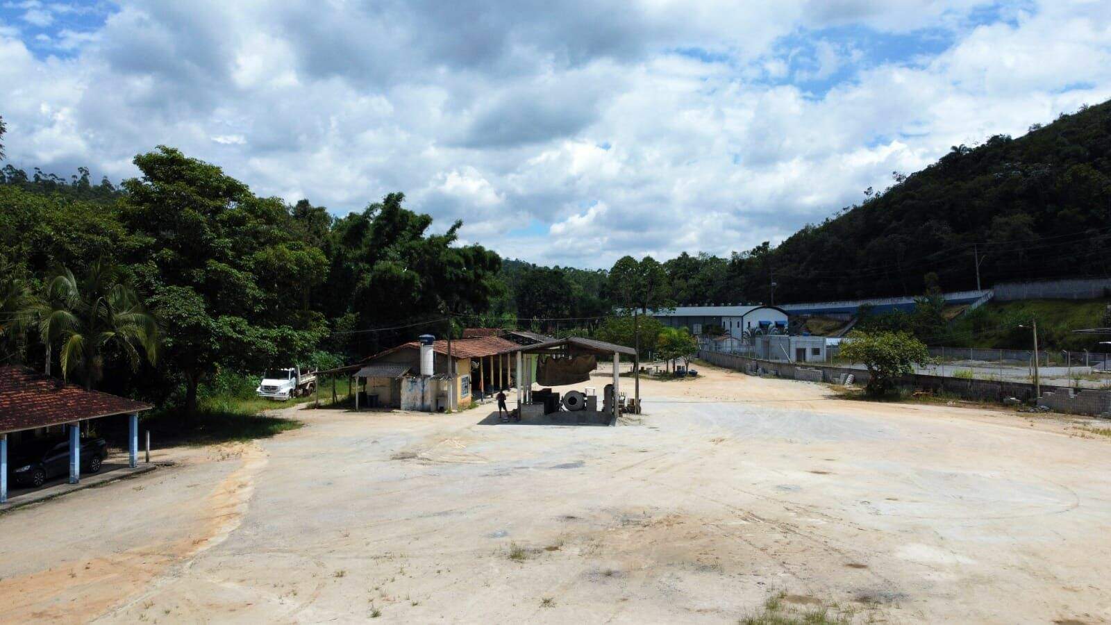 Área para aluguel no Angola: 