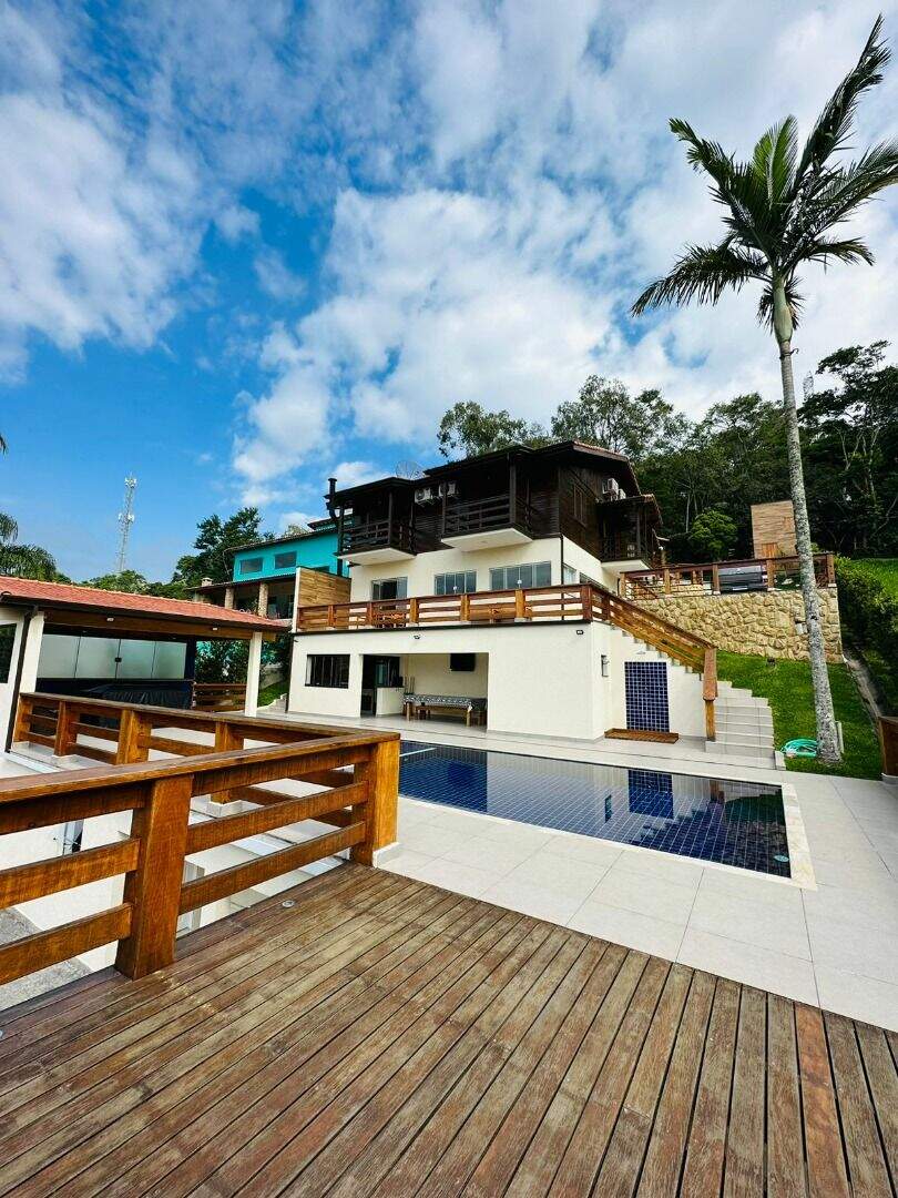 Casa à venda no Paião: 