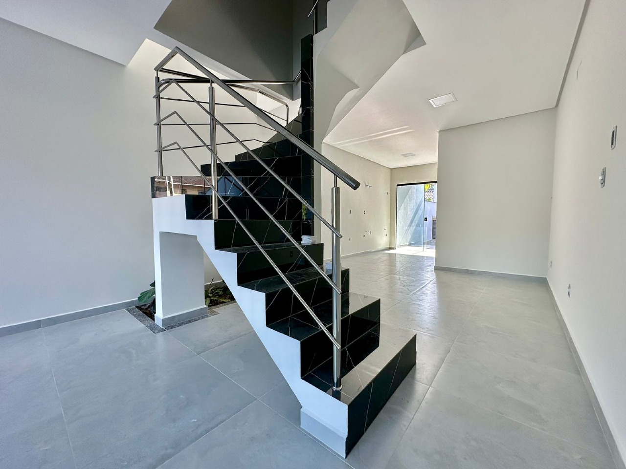 Sobrado Geminado à venda no Escola Agrícola: 