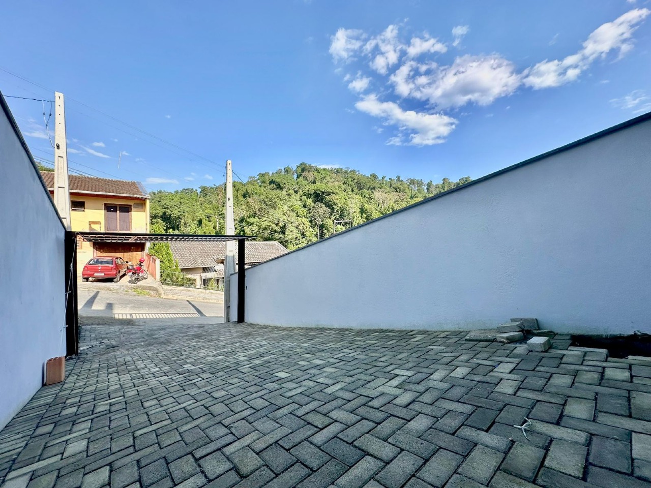 Sobrado Geminado à venda no Escola Agrícola: 