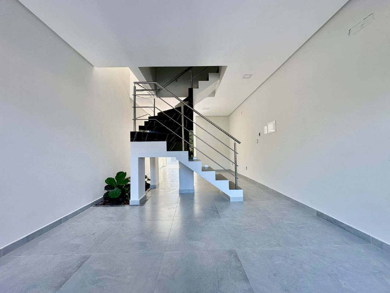 Sobrado Geminado à venda no Escola Agrícola: 