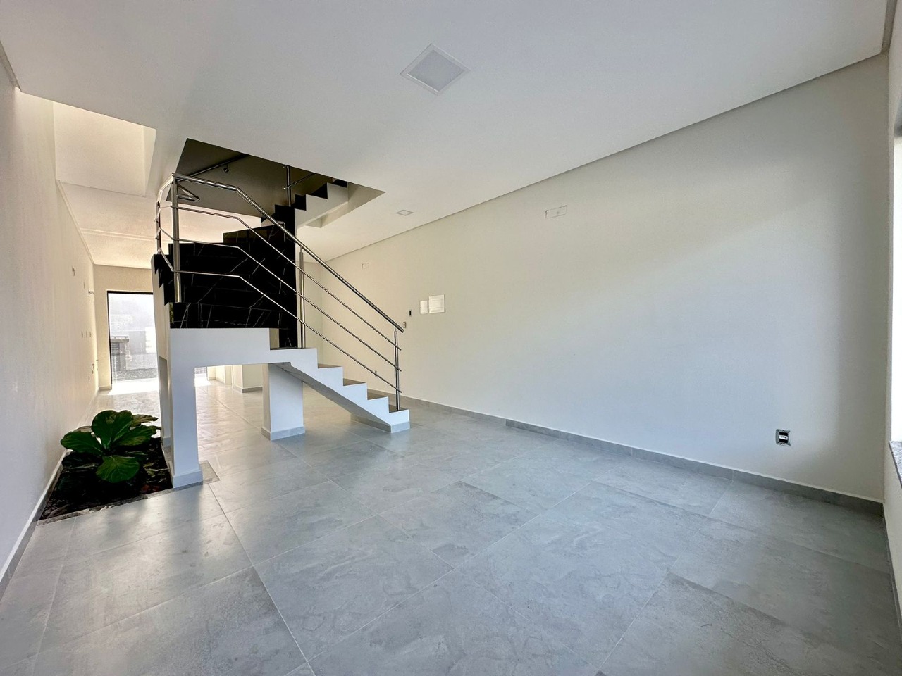 Sobrado Geminado à venda no Escola Agrícola: 