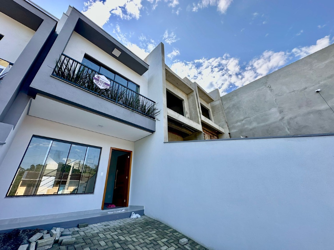 Sobrado Geminado à venda no Escola Agrícola: 