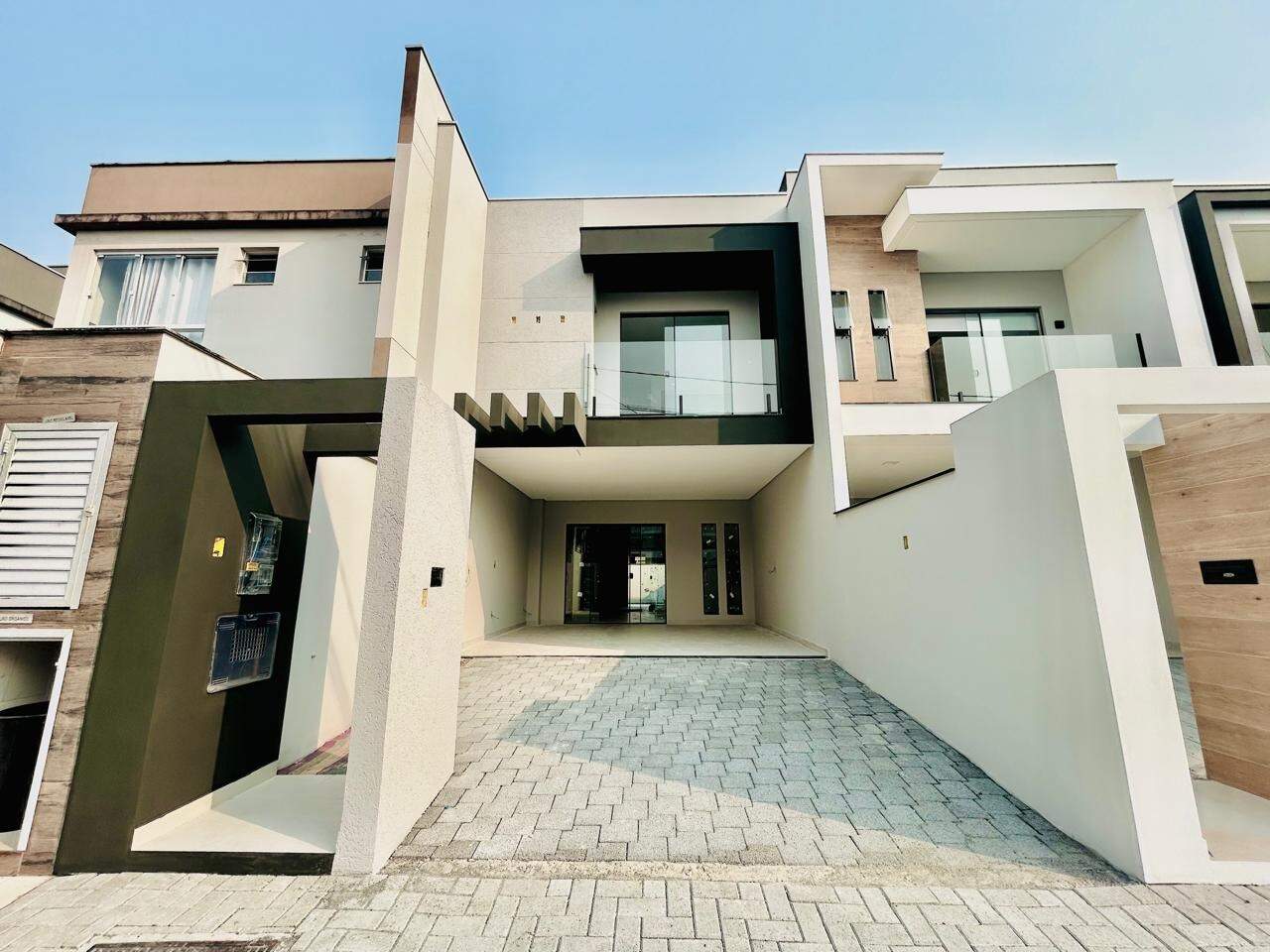 Sobrado Geminado à venda no Velha Central: 