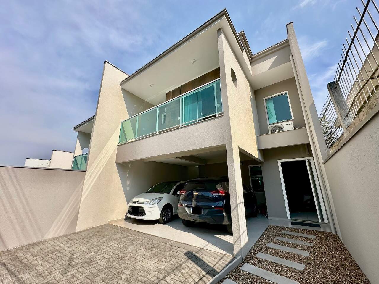 Sobrado Geminado à venda no Água Verde: 