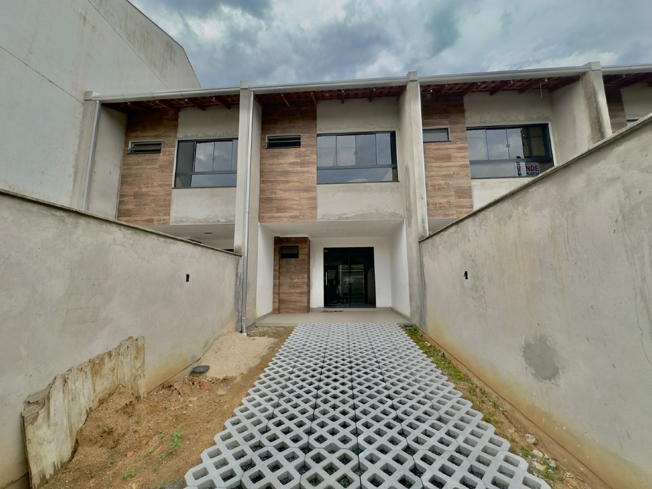 Sobrado Geminado à venda no Água Verde: 