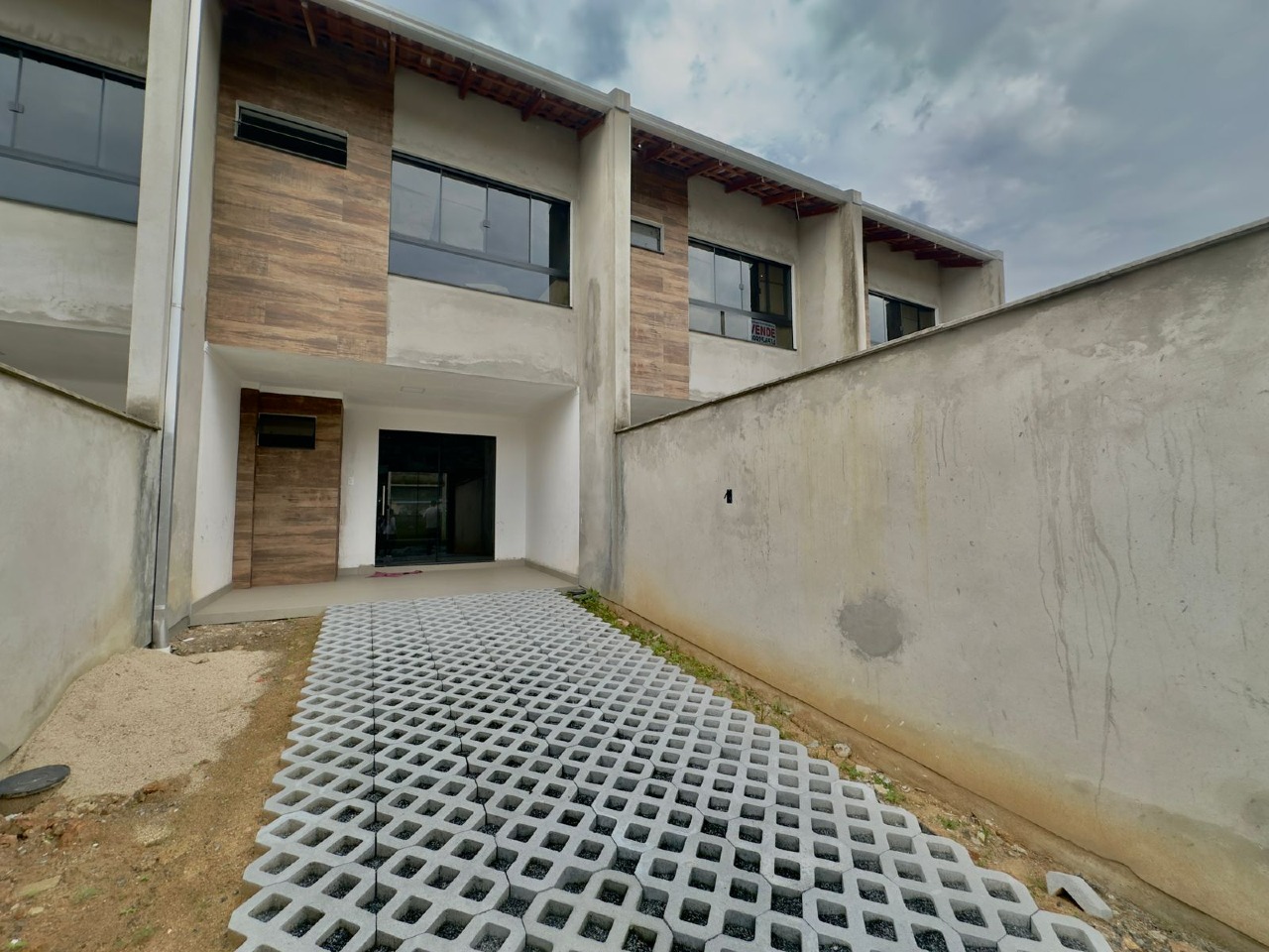 Sobrado Geminado à venda no Água Verde: 