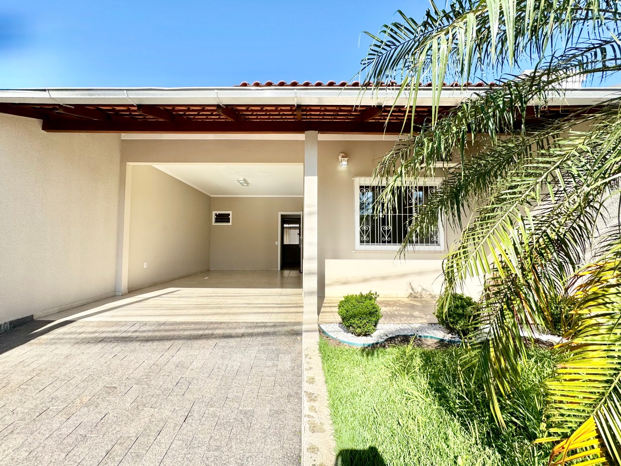 Casa geminada térrea com 6,5 metros de frente no loteamento Danúbio, Passo Manso - foto 1