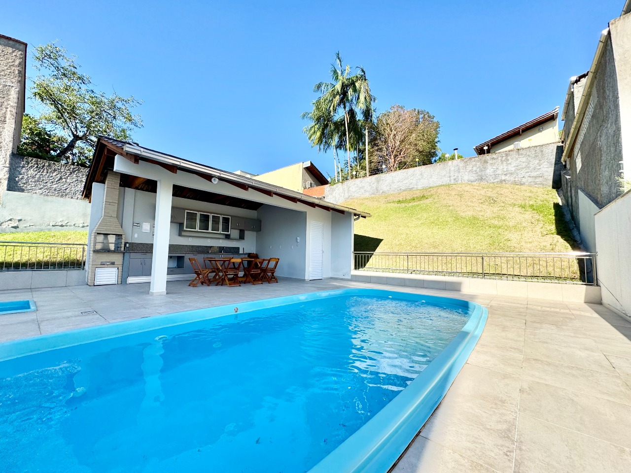 Sobrado Geminado à venda no Água Verde: 