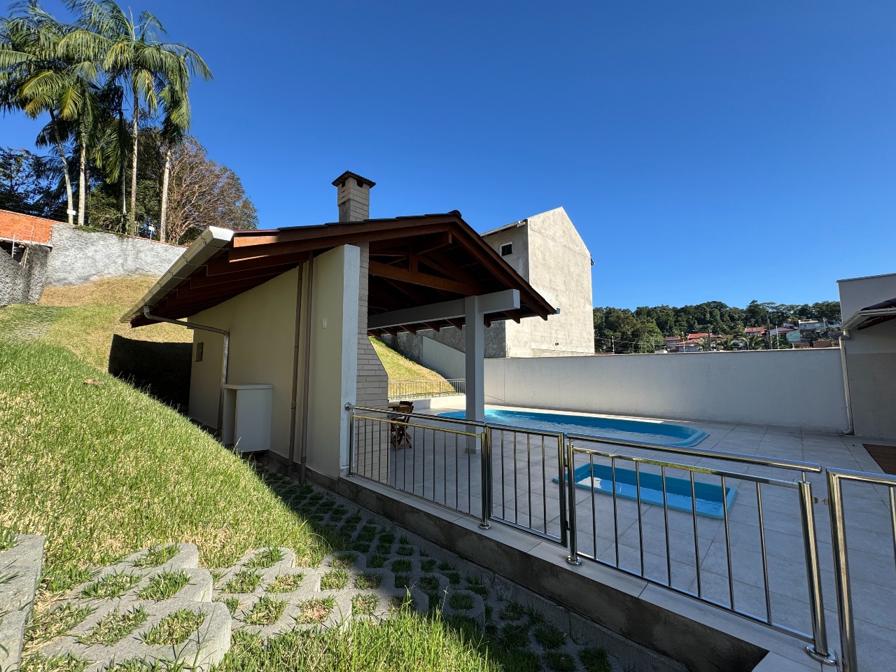 Sobrado Geminado à venda no Água Verde: 