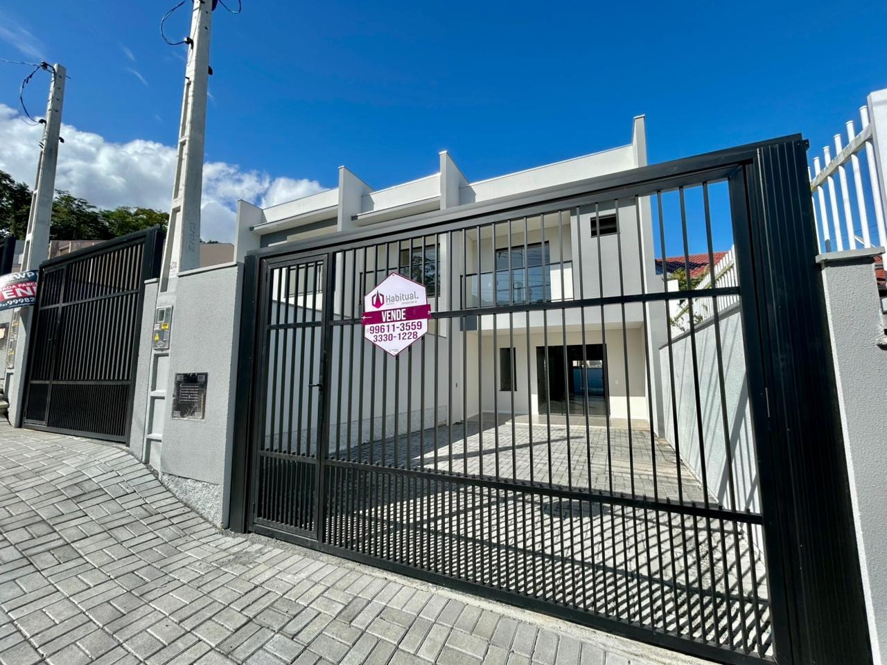 Sobrado Geminado à venda no Água Verde: 