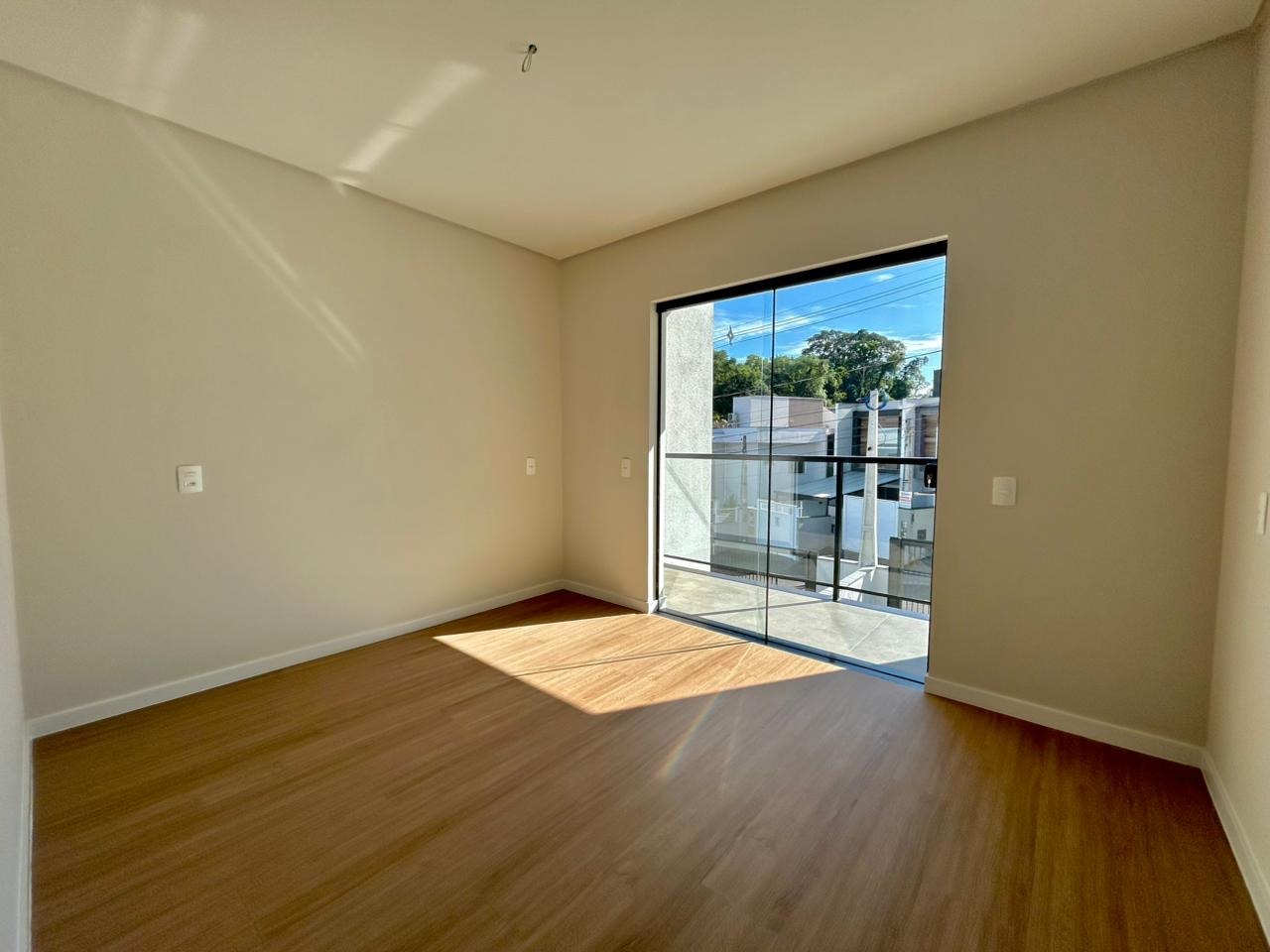 Sobrado Geminado à venda no Água Verde: 