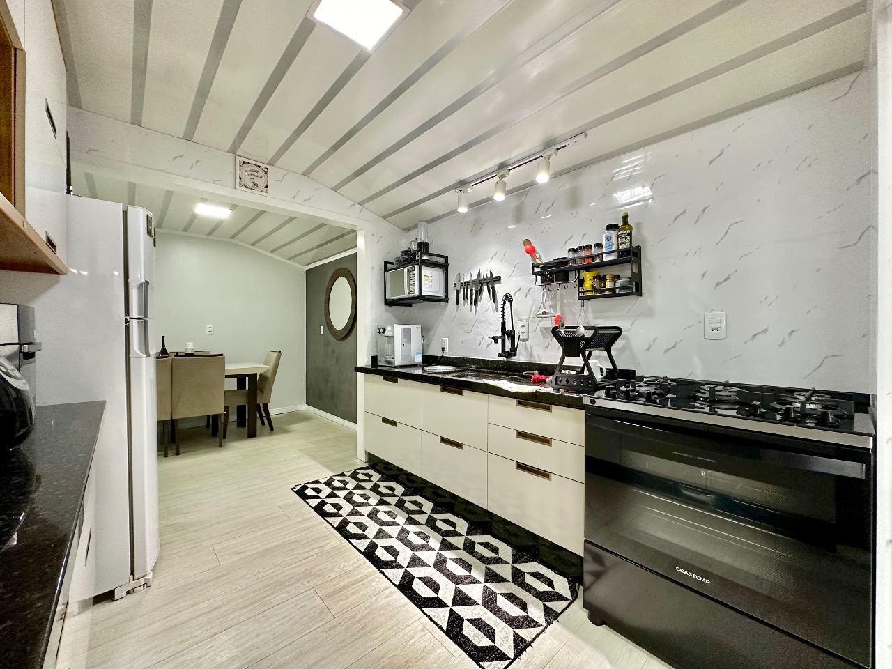 Casa com 3 quartos, excelente localização e pronta para morar! — foto 4