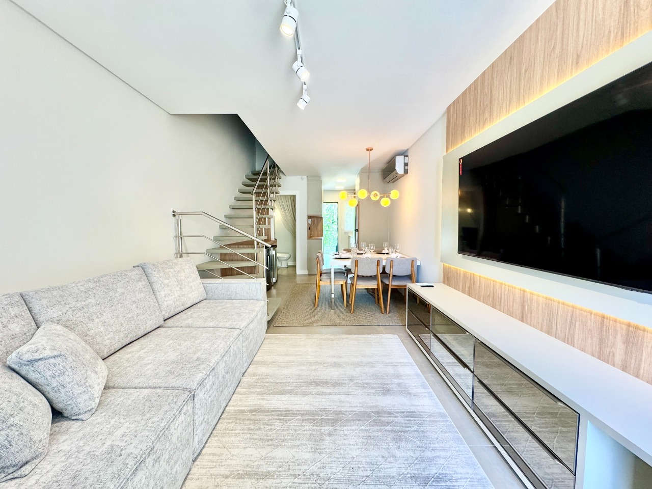 Sobrado Geminado à venda no Água Verde: 