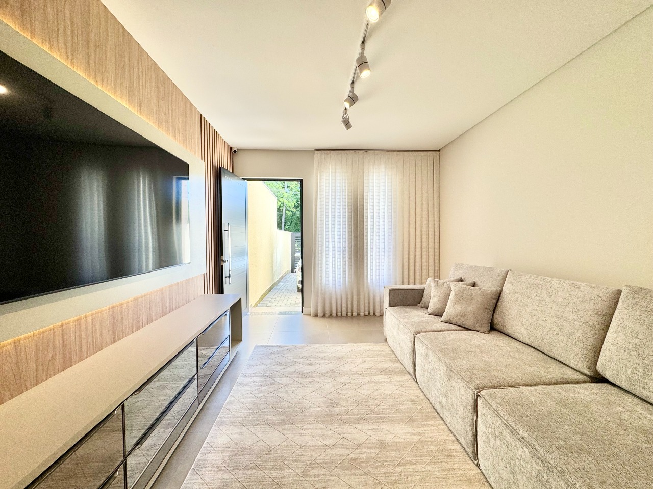 Sobrado Geminado à venda no Água Verde: 