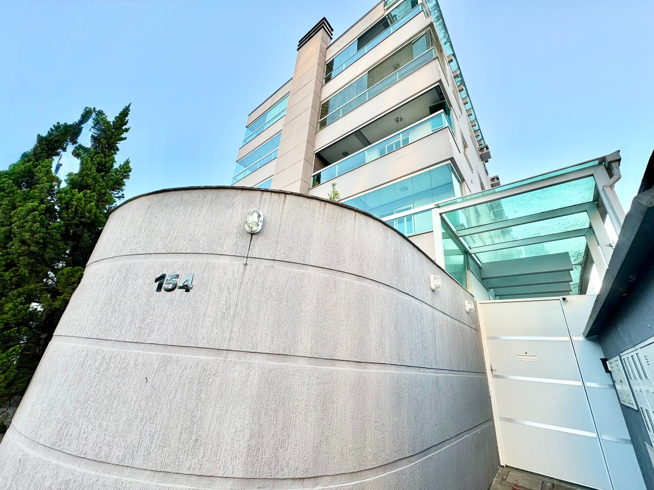 Apartamento à venda no Escola Agrícola: 