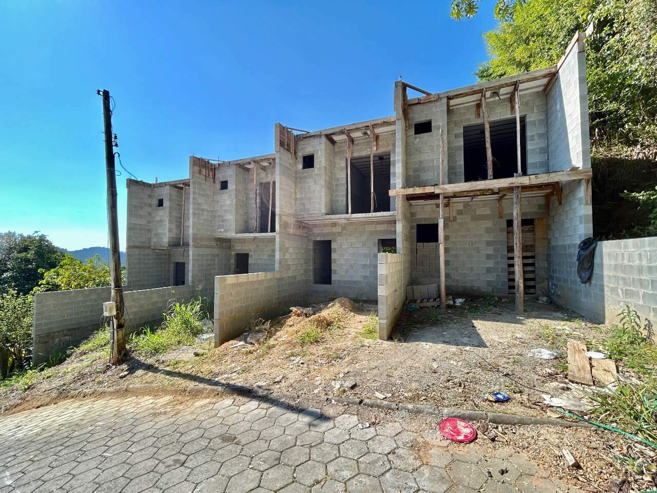 Sobrado Geminado à venda no Velha Central: 