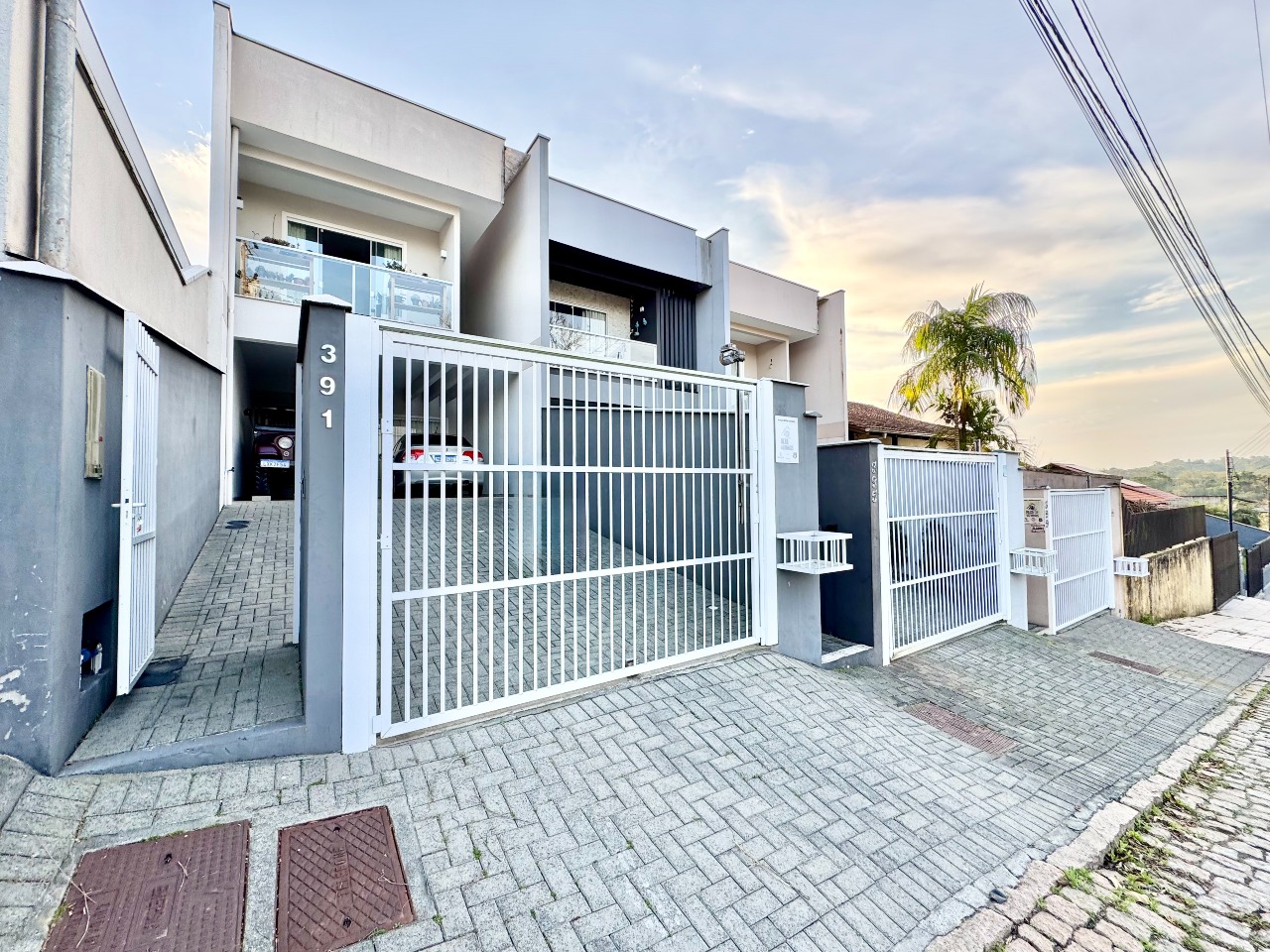 Sobrado com suíte e amplo espaço de terreno na Velha Central — foto 2