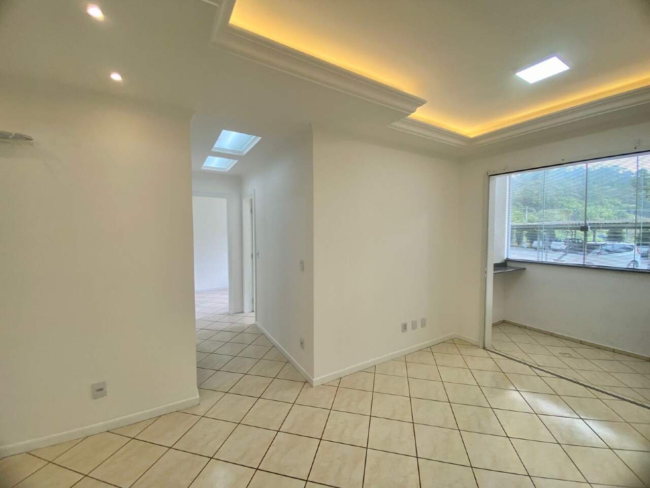 Apartamento com 3 dormitórios e sacada com churrasqueira no bairro Água Verde - foto 1