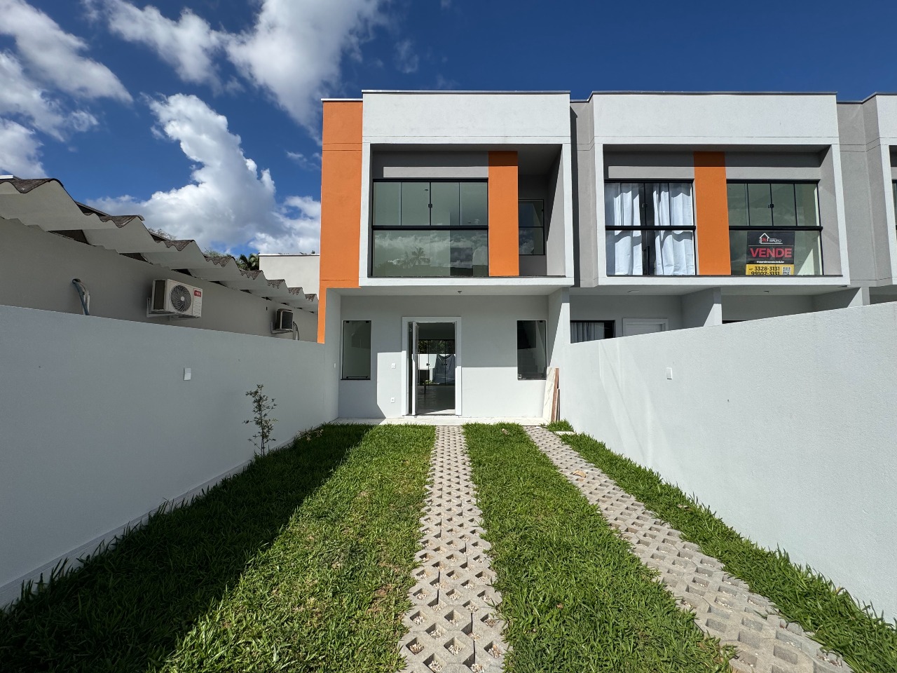 Sobrado Geminado à venda no Velha: 