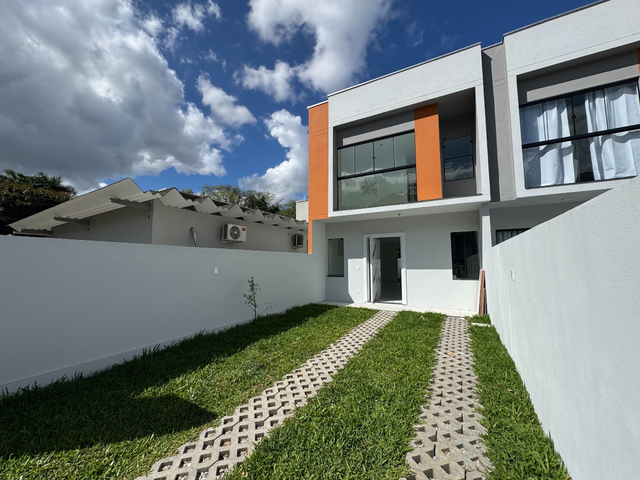 Sobrado Geminado à venda no Velha: 