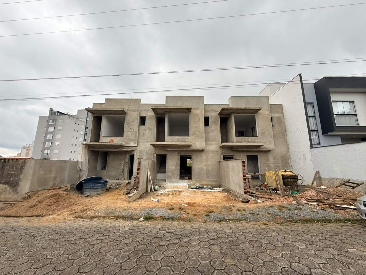 Sobrado Geminado à venda no Velha: 