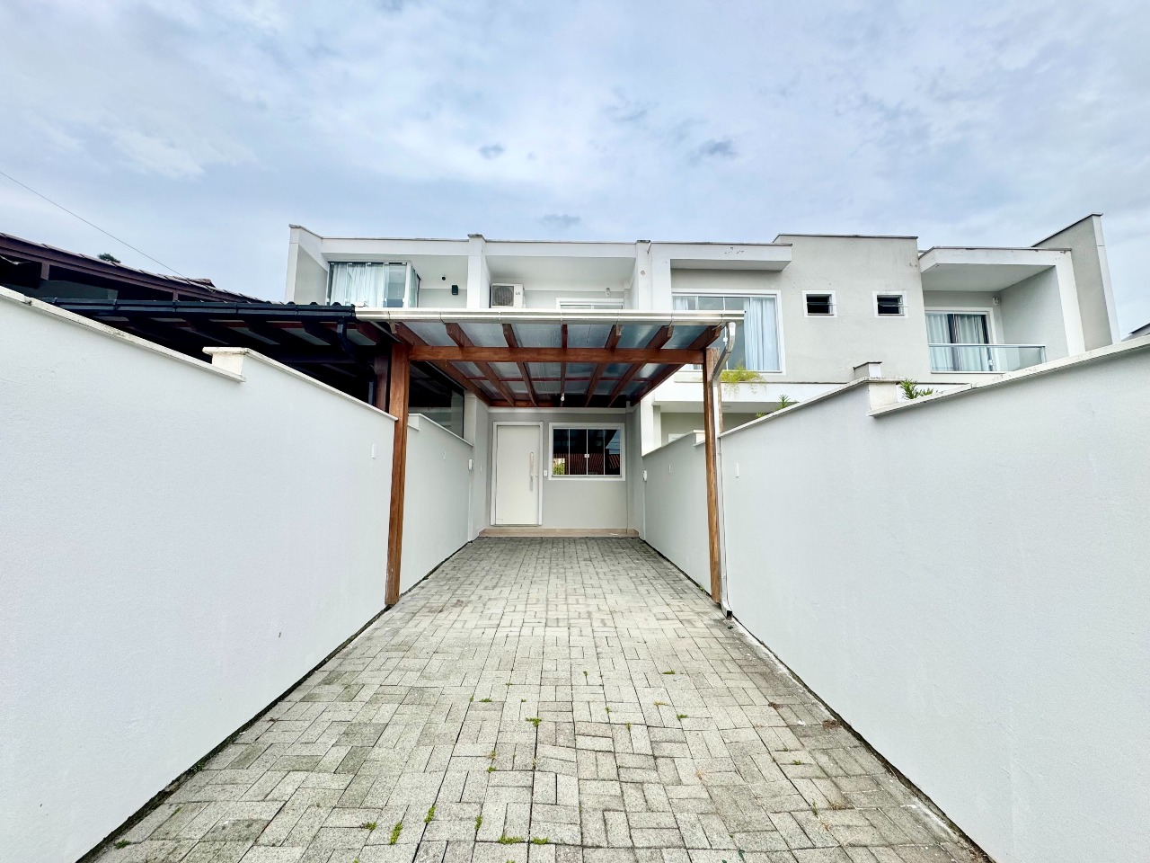 Sobrado Geminado à venda no Velha: 