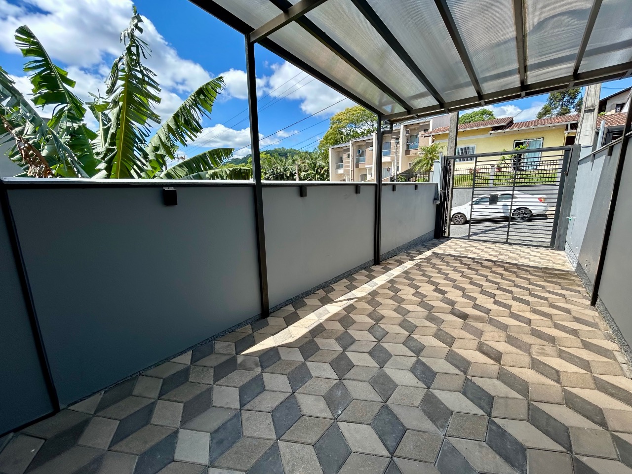 Sobrado Geminado à venda no Água Verde: 