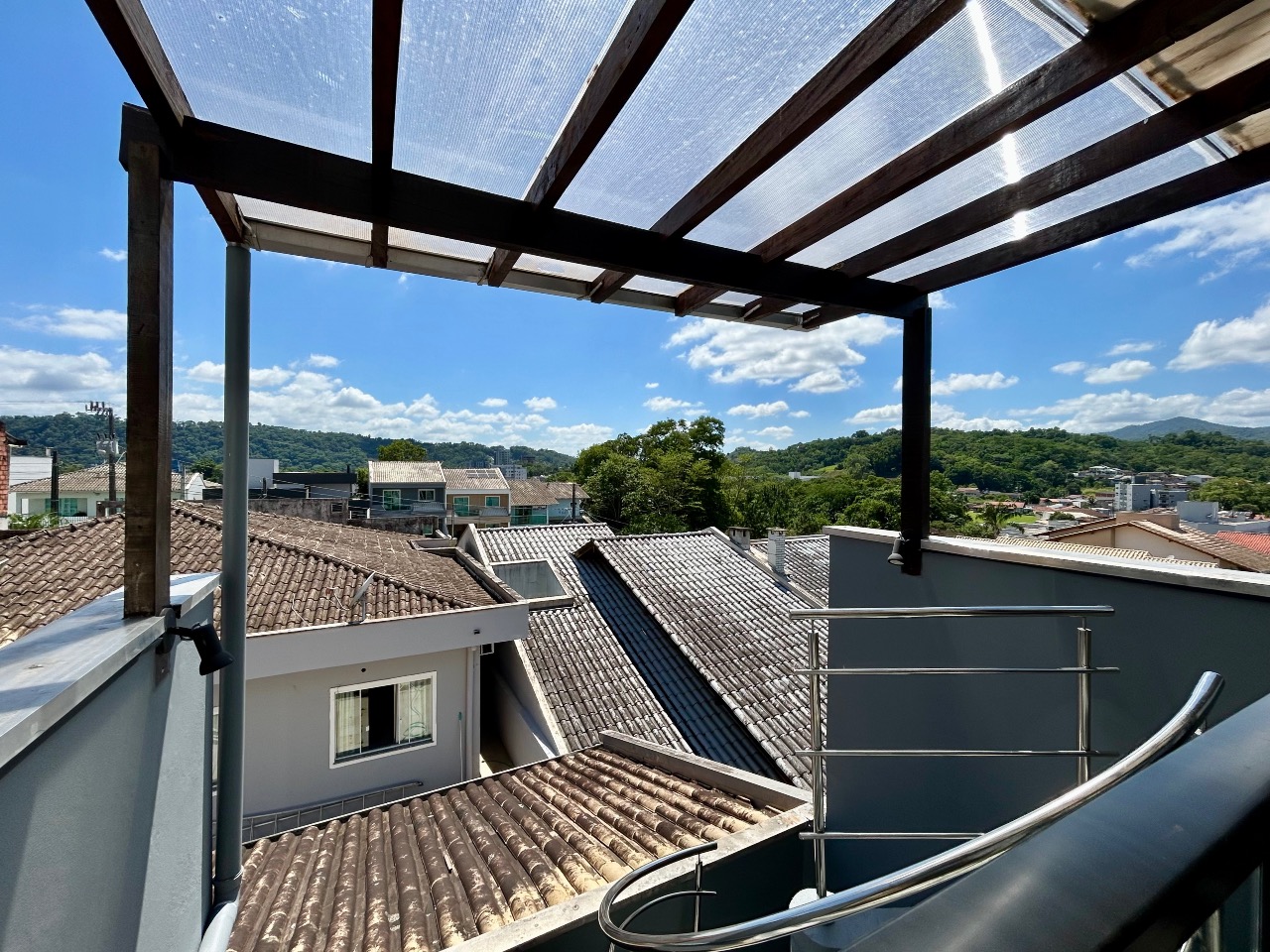 Sobrado Geminado à venda no Água Verde: 