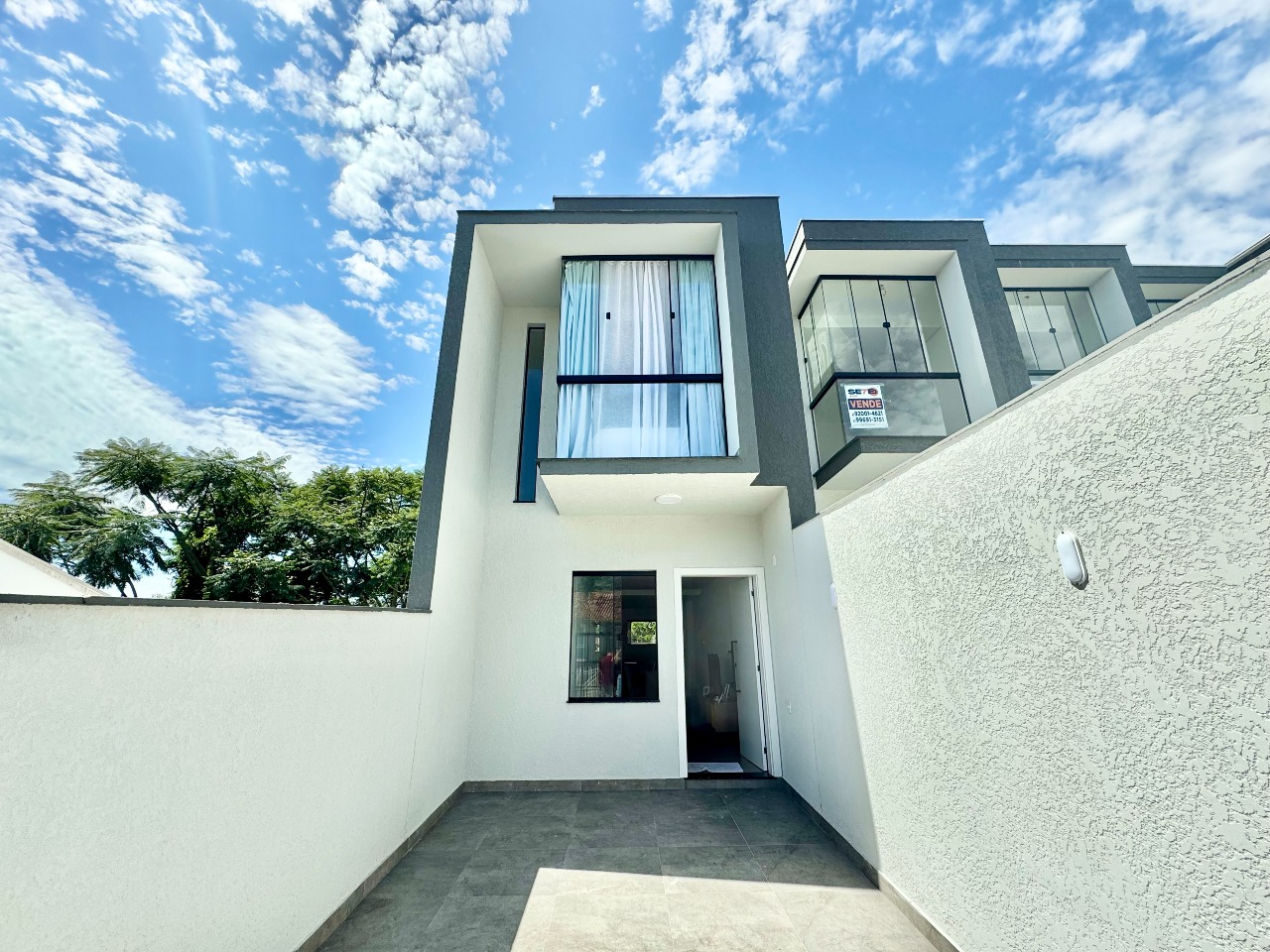 Sobrado Geminado à venda no Escola Agrícola: 