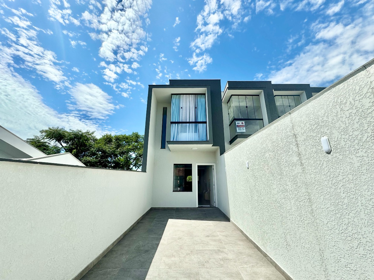 Sobrado Geminado à venda no Escola Agrícola: 