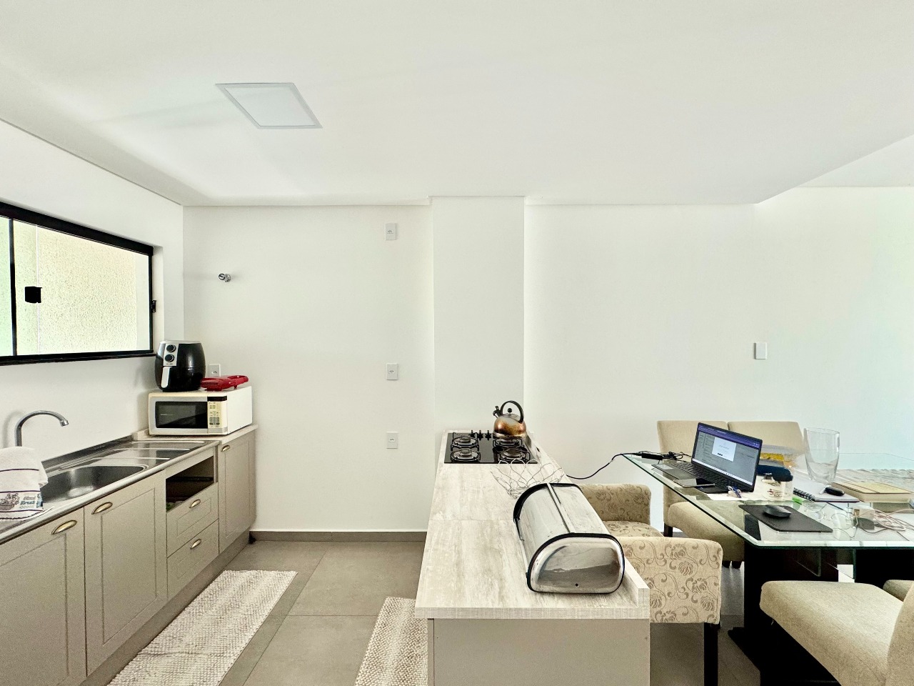 Sobrado Geminado à venda no Escola Agrícola: 