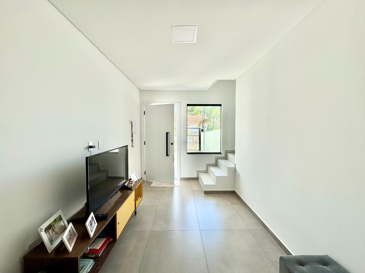 Sobrado Geminado à venda no Escola Agrícola: 