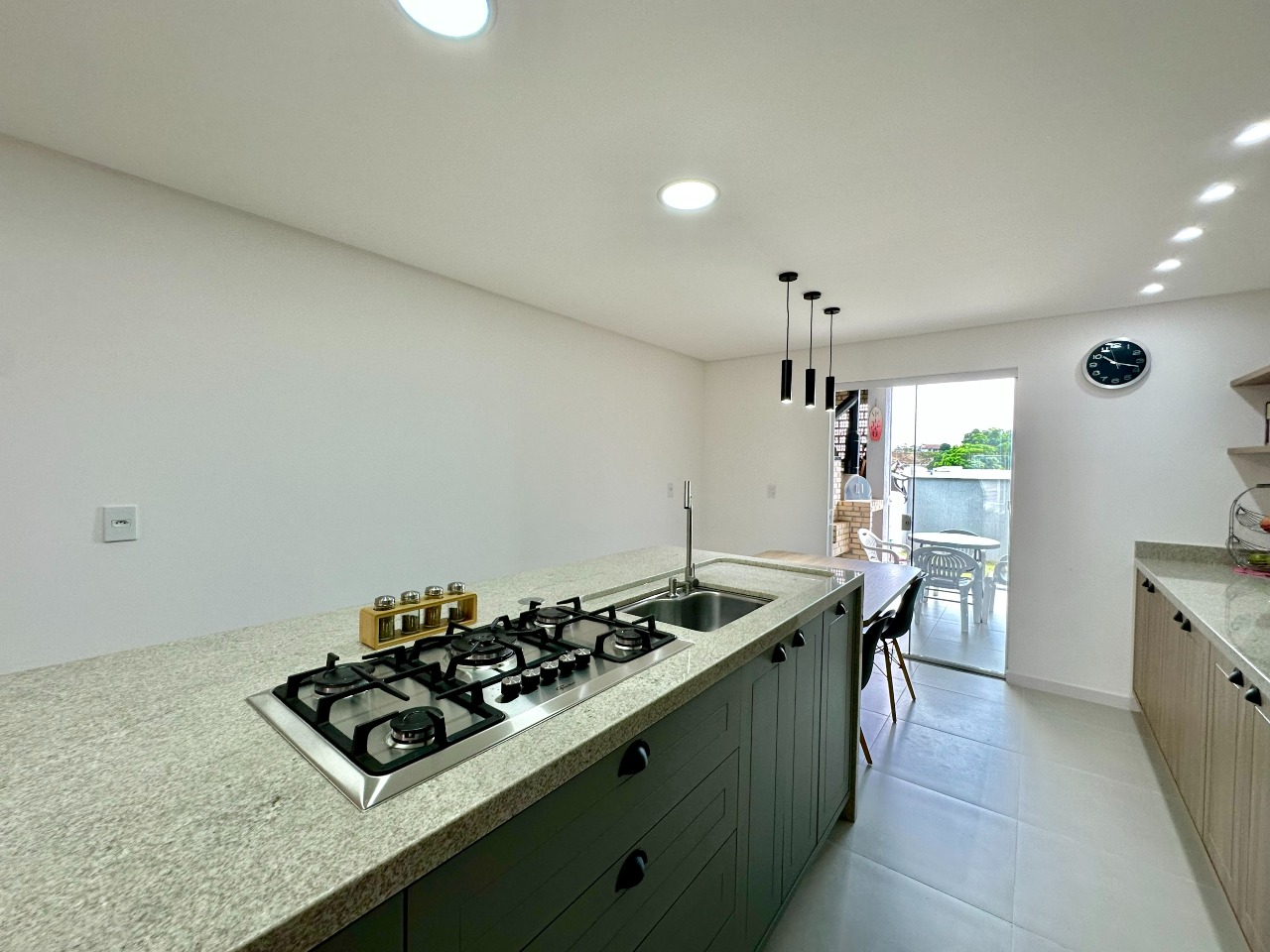 Sobrado Geminado à venda no Velha Central: 